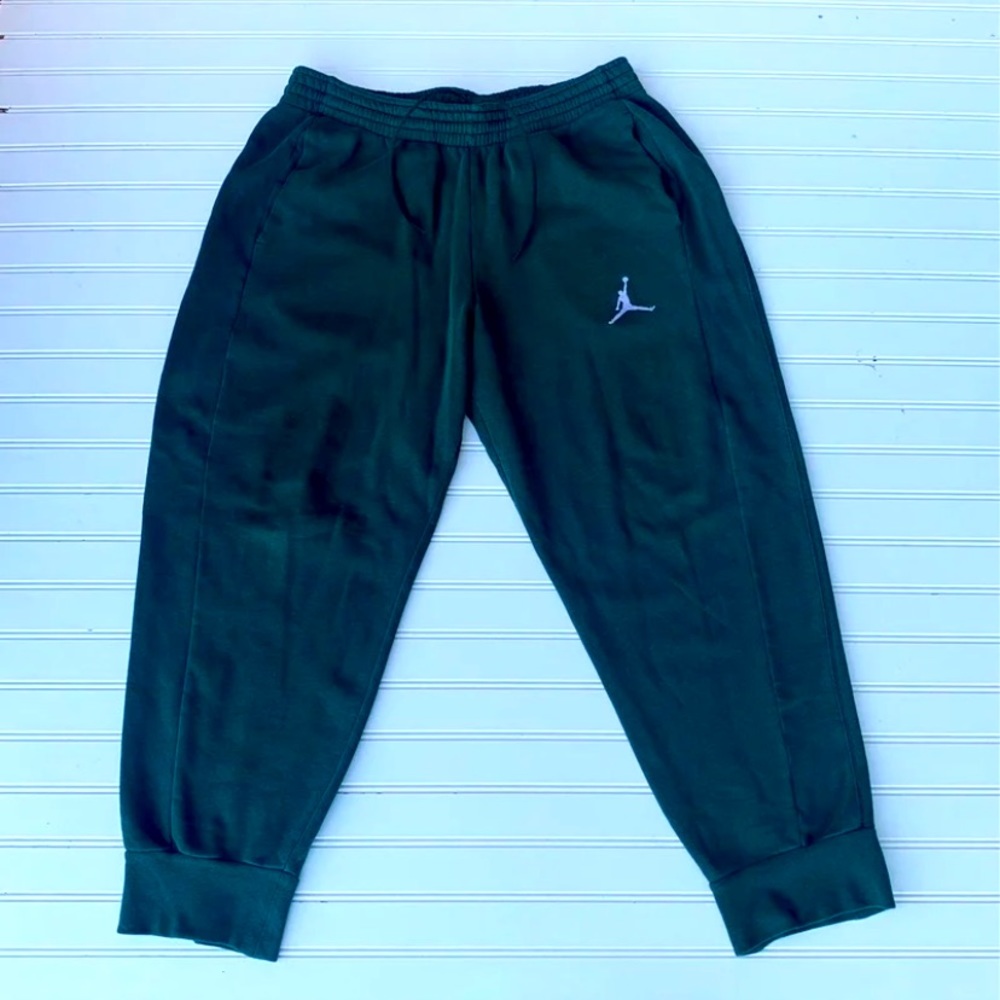 Jordan joggers in green